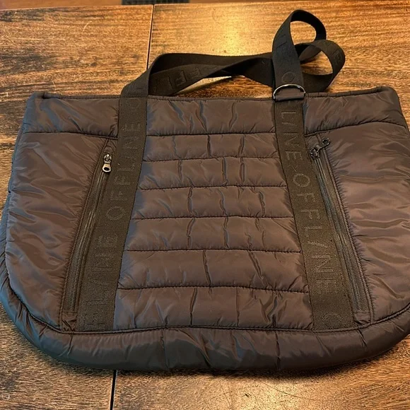 Offline by Aerie Quilted Bag - Picture 2 of 10